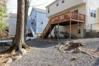Relaxing Getaway: Entire 3-BR Home w/ Fireplace