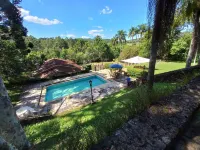 Acomodações Aconchegantes, Salão Gourmet, Piscina, Muito Verde e Tranquilidade