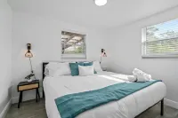 Convenient Amenities and Shared Outdoor Spaces - Serene Escape Hotel a Hillsborough County