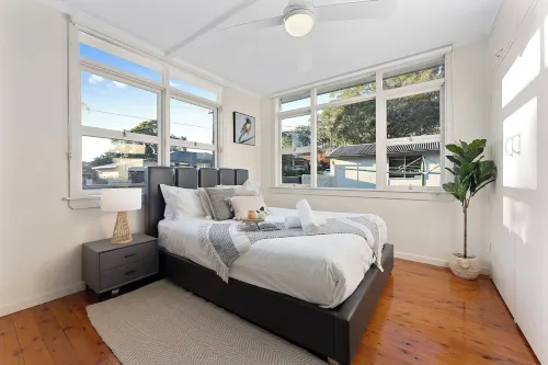 Family-Sized Comfort - 4BR Near Macquarie & Metro