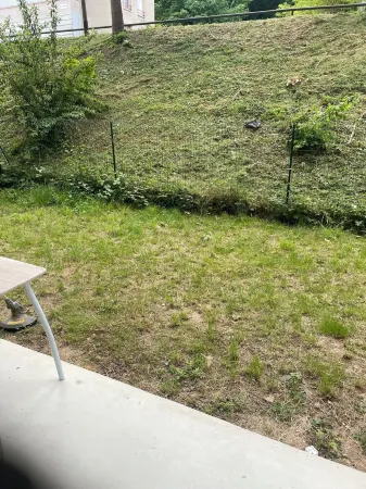 Clean, quiet accommodation with a garden Отели в г. Эврё