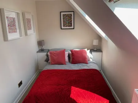 Light, Bright and Airy Apartment in Totland, Close to The Needles