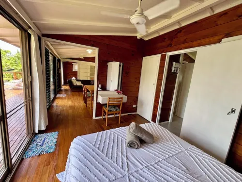 Lovely townhome with ocean views and lush gardens with free WiFi in Korotogo فنادق في كوروتوغو