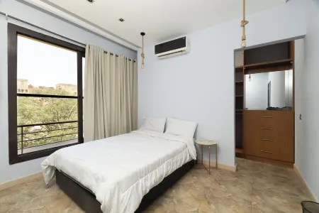 2-bedroom apartment with AC, WiFi in casa compound-sheikh zayed Отели рядом с достопримечательностью «St.Samual Church - El Sheikh Zayed City»