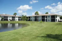 Renovated 2bed 2bath condo 2min to Fort Myers & Sanibel Beaches with WiFi, AC