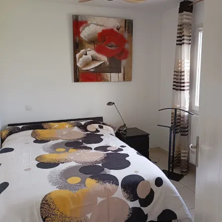 Beautiful house-St Exupéry-Viarhona-T3- Pets allowed Отели в г. Жон