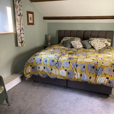 Cosy 2 bed barn in Bannau Brycheiniog national park, with outdoor patio.