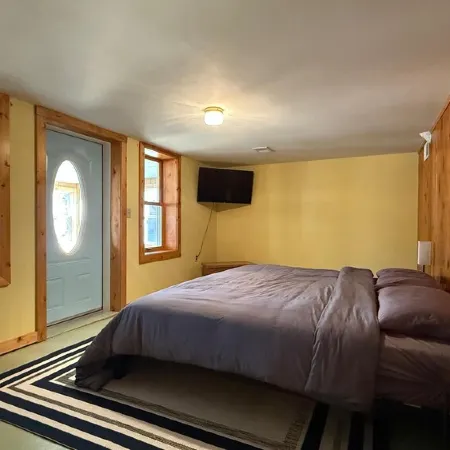 Spacious Lakefront Home with Nostalgic Charm, Wifi, AC and a Boat Dock