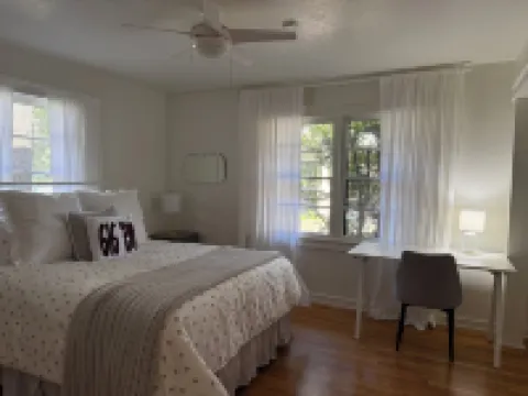 Walking Distance to Campus 3/2, newly renovated and professionally decorated!