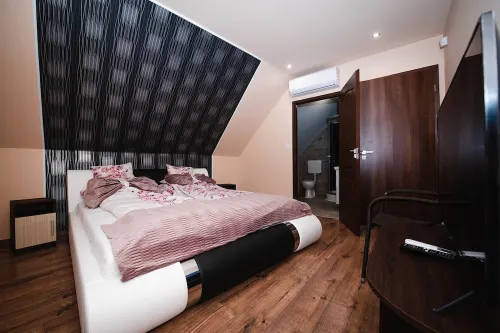 3 bedrooms with separate bathrooms, Wellness area with Solarium and Jacuzzi Hotels in Kirald