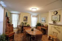 Charming 1-bedroom apartment in lovely Biddeford with AC, WiFi Hotels in Biddeford