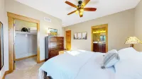 Modern Mountain Retreat/Incredible Mountain Views/Stylish Kitchen/Spotless
