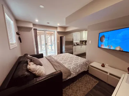 Serene ravine retreat. 2 mins drive to great fun world Arcade !