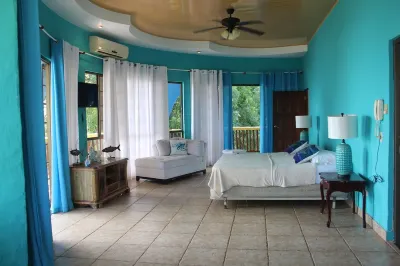 Spacious 6-bedroom villa in wonderful Las Tablas with WiFi, AC Hotels in 