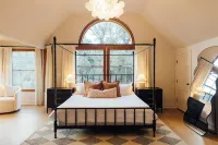 Hidden Forest Castle - Dome, Spa, Sauna, Views, Games, Movie Theater