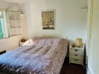 Lovely villa on the Côte d'Azur, 120 meters from the sea.