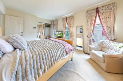 Cozy Safe Haven 4Bed Home 20 mins to DC Sleeps 10 Hotel in zona Green Spring Gardens