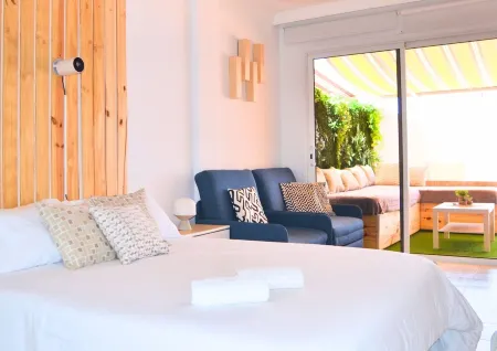 CHILLSTAY: Sea view : Swimming pool : ChillOut : HD Projector Отели рядом с достопримечательностью «Пляж Лос Гигантес»