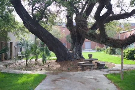 Cozy Stylish Executive Studio, Great Downtown Pascagoula Location