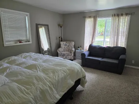 Spacious home in a convenient location to downtown and boat launch! Отели в г. Чебойган