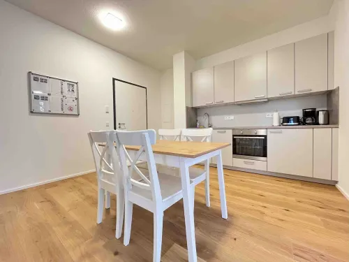 (AM1036) Modern fitters' apartment with balcony