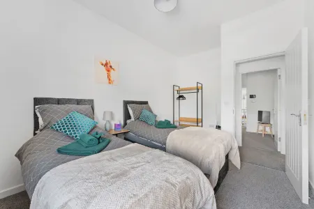 Flat 1 - close to shops with parking