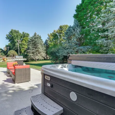 Mankato Getaway w/ Game Room & Salt Water Hot Tub!