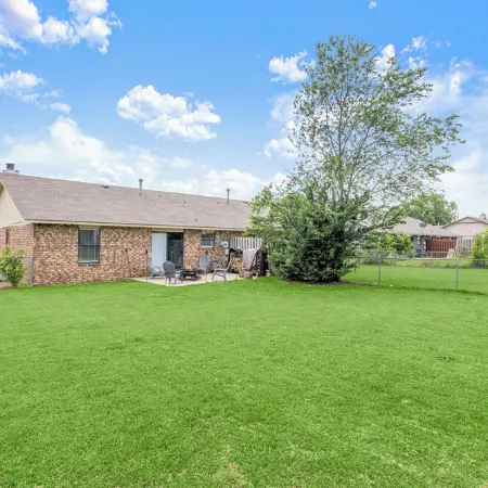 Clean, Cozy 2BR, Patio, Near Razorback Stadium