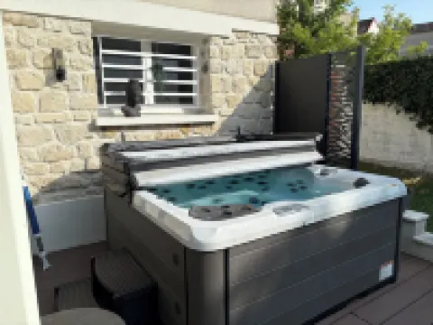 A HAVEN OF PEACE ON THE OUTSKIRTS OF PARIS クラマールのホテル