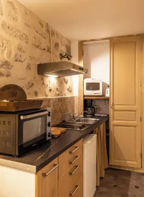 Charming Provençal studio with peaceful patio. Alpilles Hotels in Eyragues