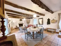 Maison Comfortable et Conviviale Avec de Beaux Espaces