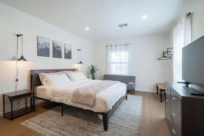 Urban 3BR 7-mins to Oakland Airport Hotels near Washington Manor Park