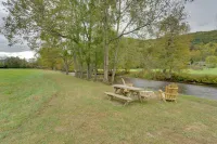Hiawassee Riverfront Cabin 7 Mi to Lake Chatuge! - 3 étoiles