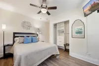 Quiet and Contemporary Home in Coveted Watts-Hillendale. Close to Duke/VA.