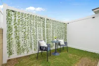 Cozy & Dreamy Getaway home ! Hotels in Montebello