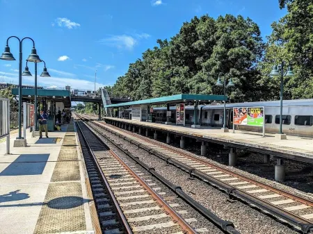 NY Prime Luxury Escape with KING Bed and Easy Parking!