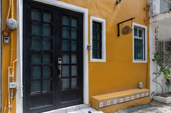 Free Parking, 6min->Beach & DWN, 950Mbps, KingBed, Laundry Service, PetsOK