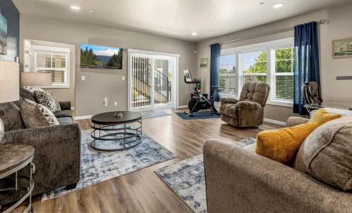 Lighthouse-Themed, Fastest WiFi, 2 King Beds Home