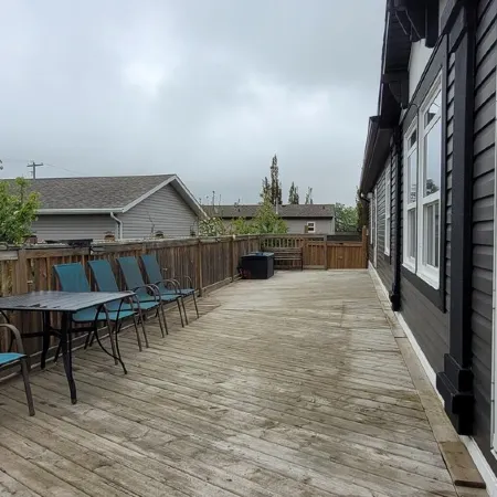 Guest suite in town-2 bedrooms/private kitchen