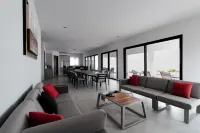 Water Front property for large families. With all the amenities you need.