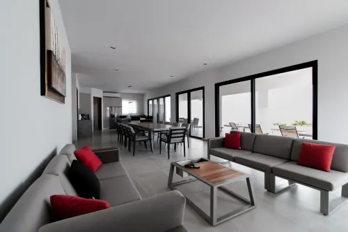 Water Front property for large families. With all the amenities you need.