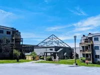 Experience Mountain Bliss: Cozy Condo w Resort Amenities in Beech Mountain, NC! Hotels in Beech Mountain
