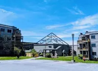 Experience Mountain Bliss: Cozy Condo w Resort Amenities in Beech Mountain, NC!