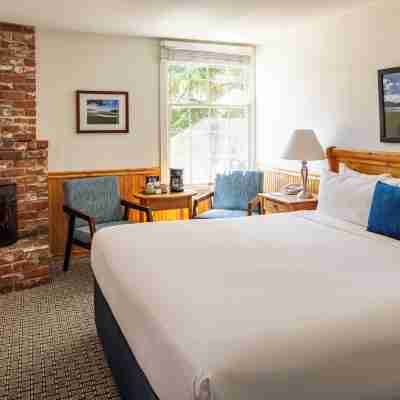 Carmel Fireplace Inn Rooms