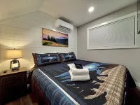 Brand New Tiny Home in Downtown Hiawassee on the Lake!