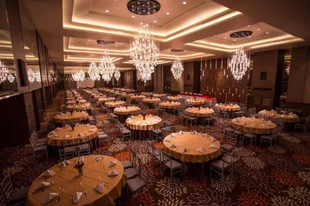 Subic Bay Travelers Hotel & Event Center Отели в г. Олонгапо