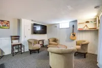Inviting Minneapolis Vacation Rental w/ Game Room!