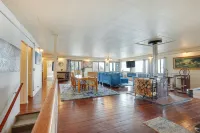 Waterfront Coos Bay Retreat w/ Kayaks! - Beach