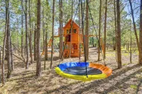 Coconino Cabin w/ Kayaks ~ 13 Mi to Reservoir - Pet friendly