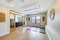 Mountain-View Home in Stoneham w/ Hot Yoga Studio! - Wifi